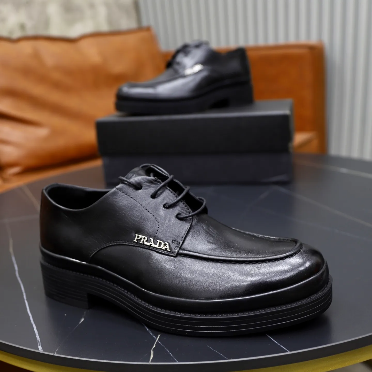 Ex-factory price: 500💰🙅‍♂️🙅‍♂️🙅‍♂️ Brand: PRADA Standard code: Men's code 38-44 (45 can be customized) Grade: Same style as the official website Original order quality Material: Original cowhide surface Comfortable lining Original outsole Style category: Men's fashionable casual leather shoes Distinguished big-name luxury elements Top luxury Color: Color of the actual picture